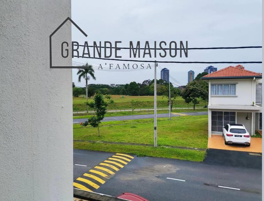 Grande Maison 1 A'famosa Golf View Near Waterpark L Uitm L Honda L Netflix L Self Check In Holiday home *